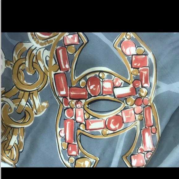 Chanel Scarf in pure silk, Large light grey CC center logo 90cm X 90cm - Picture 7 of 12